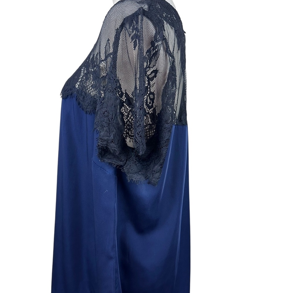 Torrid satin blue top with black lace size 1-1X/14-16 - Picture 5 of 11